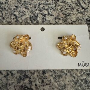 VTG MUSI Gold Tone Faux Pearl Tied Ribbon Shoe Clips